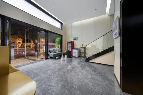pin hotel guangzhou beijing road pedestrian street gongyuanqian metro station branch free deliver service to guangzhou baiyun international airport and free deliver service to canton fair complex during canton fair period