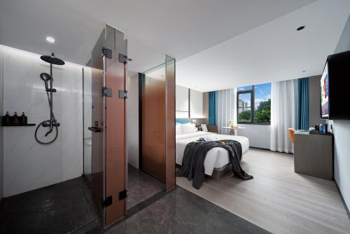 pin hotel guangzhou beijing road pedestrian street gongyuanqian metro station branch free deliver service to guangzhou baiyun international airport and free deliver service to canton fair complex during canton fair period