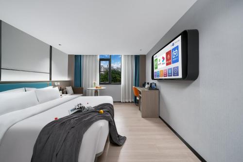 pin hotel guangzhou beijing road pedestrian street gongyuanqian metro station branch free deliver service to guangzhou baiyun international airport and free deliver service to canton fair complex during canton fair period