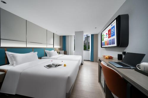 pin hotel guangzhou beijing road pedestrian street gongyuanqian metro station branch free deliver service to guangzhou baiyun international airport and free deliver service to canton fair complex during canton fair period