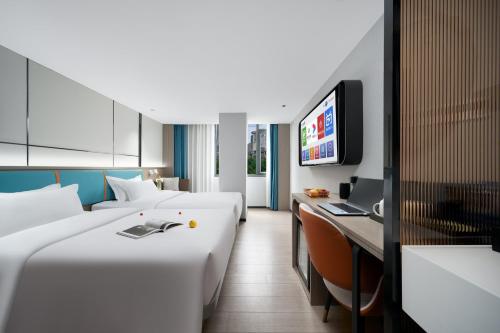 pin hotel guangzhou beijing road pedestrian street gongyuanqian metro station branch free deliver service to guangzhou baiyun international airport and free deliver service to canton fair complex during canton fair period