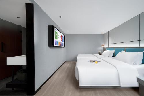 pin hotel guangzhou beijing road pedestrian street gongyuanqian metro station branch free deliver service to guangzhou baiyun international airport and free deliver service to canton fair complex during canton fair period