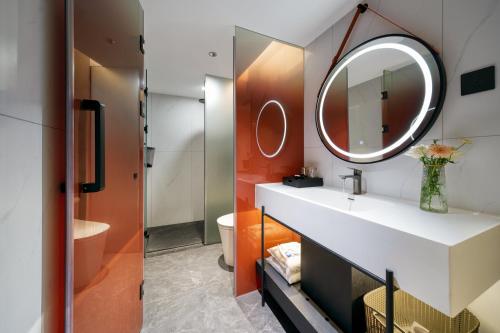 pin hotel guangzhou beijing road pedestrian street gongyuanqian metro station branch free deliver service to guangzhou baiyun international airport and free deliver service to canton fair complex during canton fair period