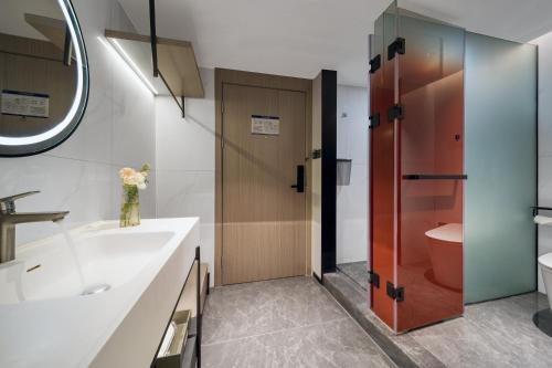 pin hotel guangzhou beijing road pedestrian street gongyuanqian metro station branch free deliver service to guangzhou baiyun international airport and free deliver service to canton fair complex during canton fair period