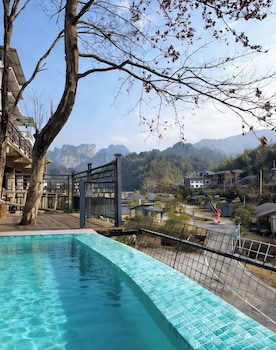 Zhangjiajie Zhiguiju,,3 star