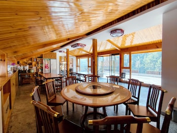 Zhangjiajie Zhiguiju,,3 star