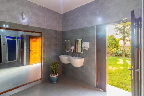 valley bloom hotel kyanja