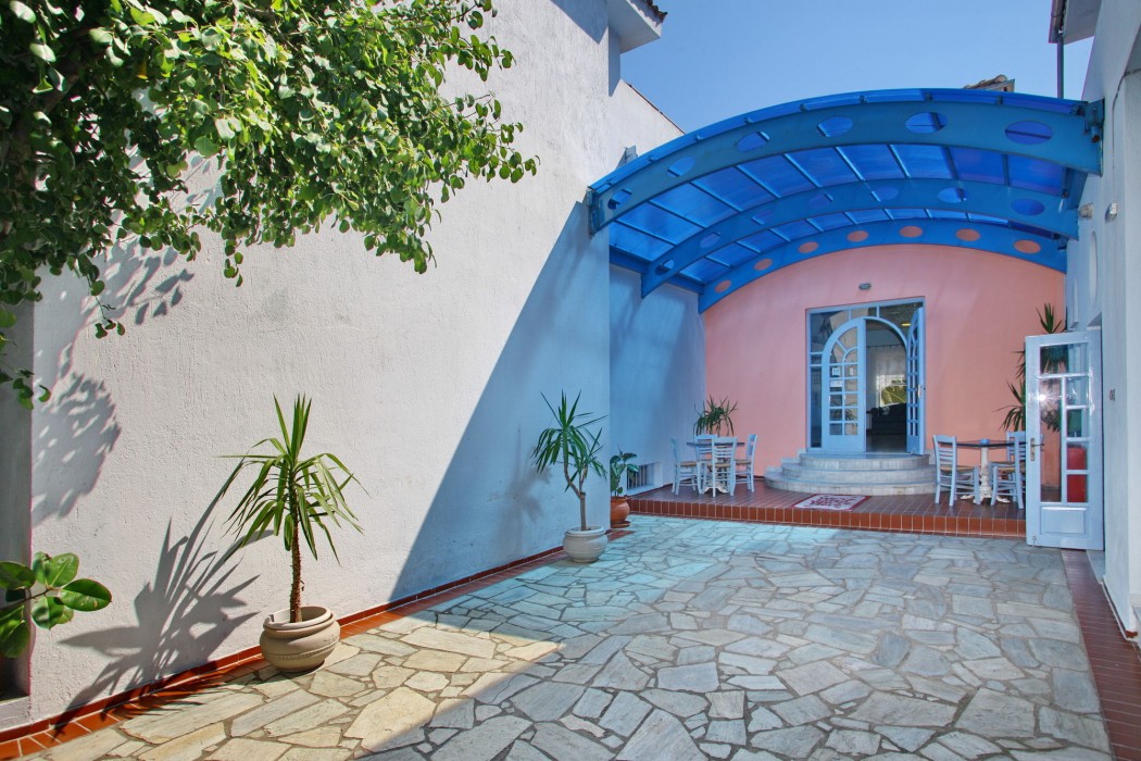 dolphin hotel
