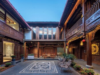yiyun tingju viewing ancient courtyard