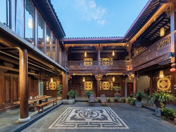 yiyun tingju viewing ancient courtyard