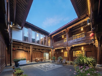 yiyun tingju viewing ancient courtyard