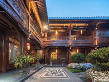 yiyun tingju viewing ancient courtyard