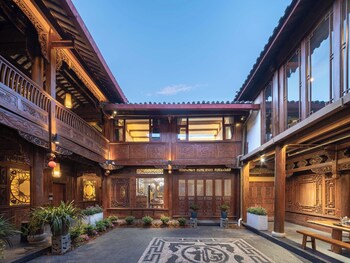 yiyun tingju viewing ancient courtyard
