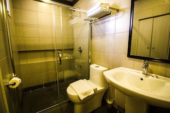jade hotel and suites