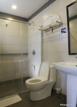 jade hotel and suites
