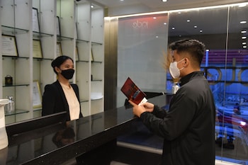 jade hotel and suites
