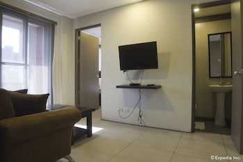 jade hotel and suites