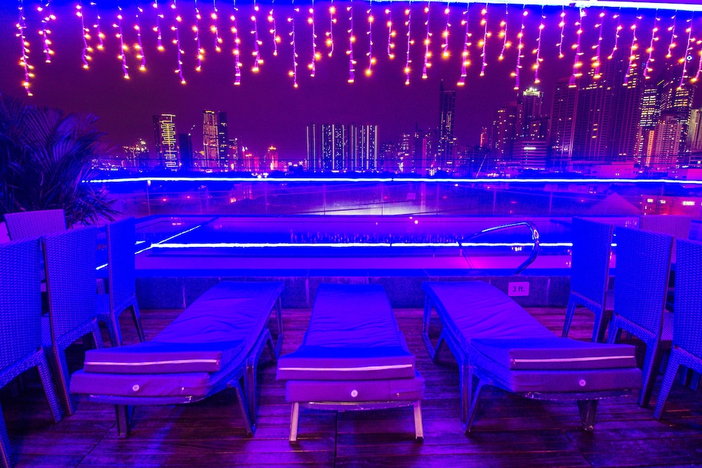 jade hotel and suites