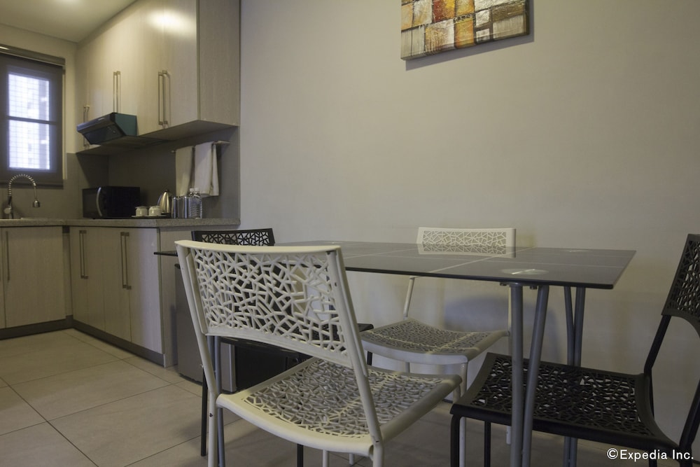 jade hotel and suites