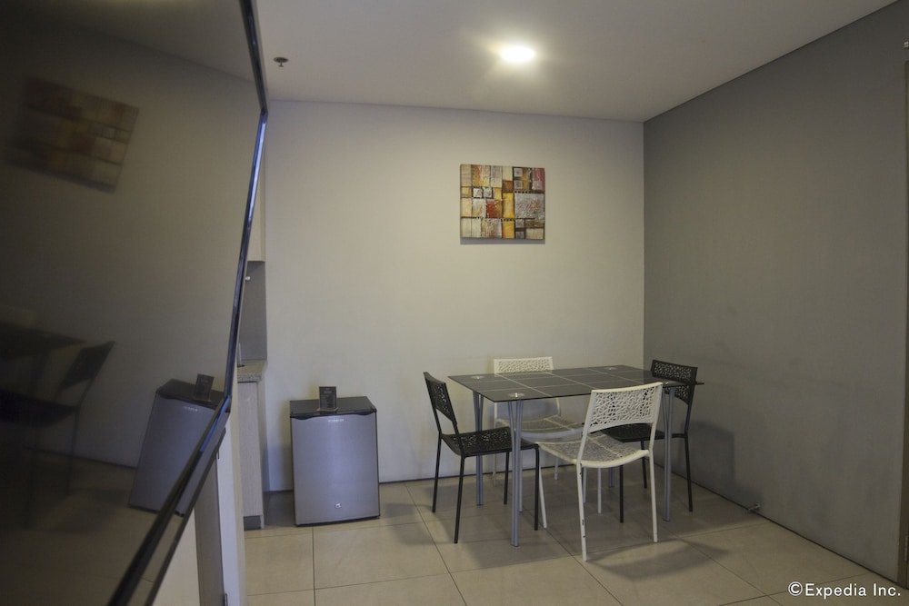 jade hotel and suites