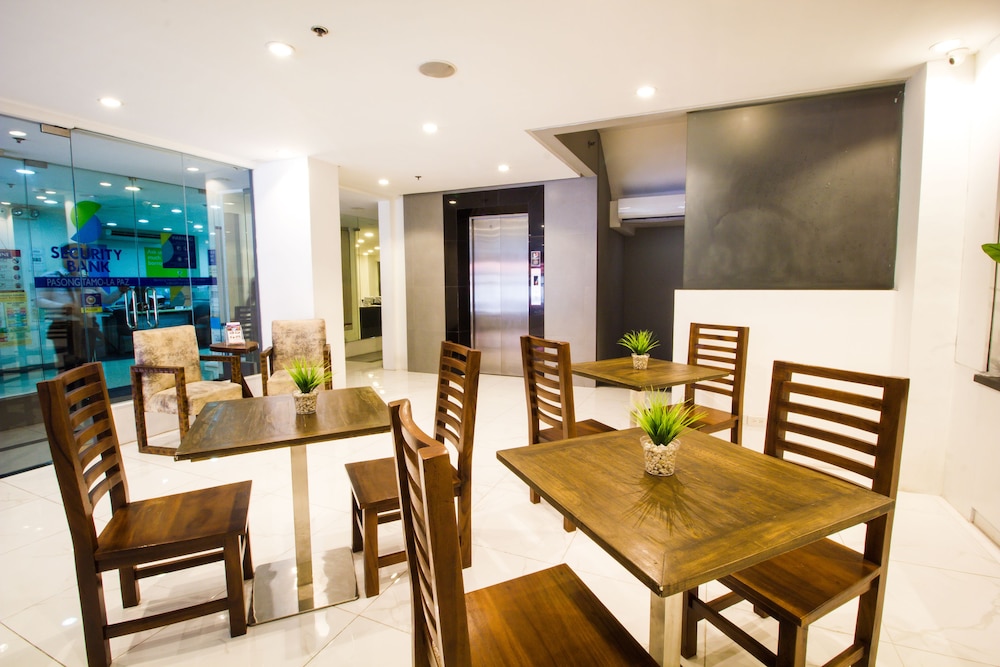 jade hotel and suites