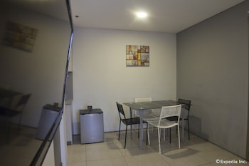 jade hotel and suites
