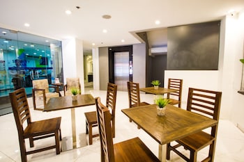 jade hotel and suites