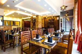 jade hotel and suites