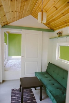 Pura Vida Downtown Tiny Houses,,2 star