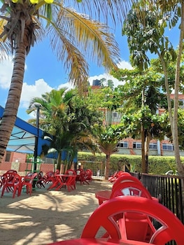 dillons highway motel