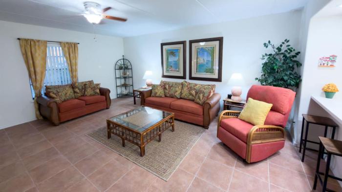 renovated 1st floor beach 250ft pool 2 bedroom apts