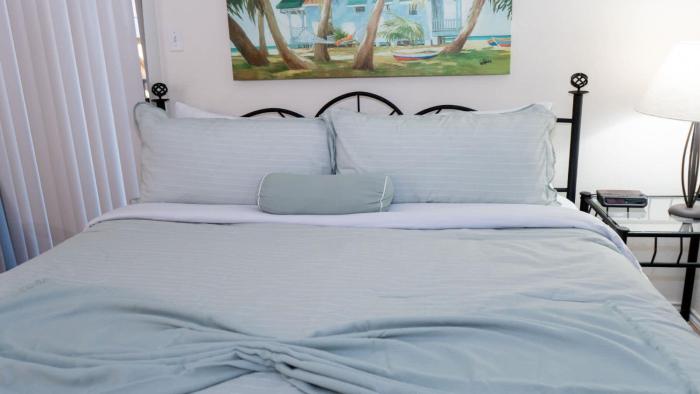 renovated 1st floor beach 250ft pool 2 bedroom apts