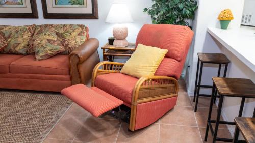 renovated 1st floor beach 250ft pool 2 bedroom apts