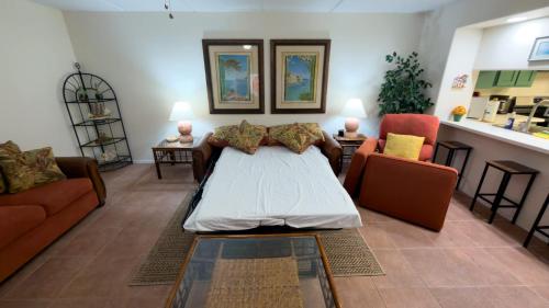 renovated 1st floor beach 250ft pool 2 bedroom apts
