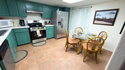 renovated 1st floor beach 250ft pool 2 bedroom apts