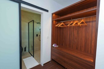 amazing grace hotel