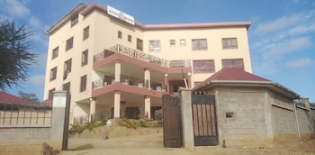 kilimani breeze hotel wote