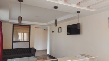 kilimani breeze hotel wote