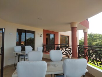 kilimani breeze hotel wote