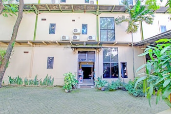 hotel o airport guesthouse