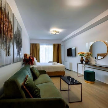 Cens Bronze Luxury Suites,,3 star