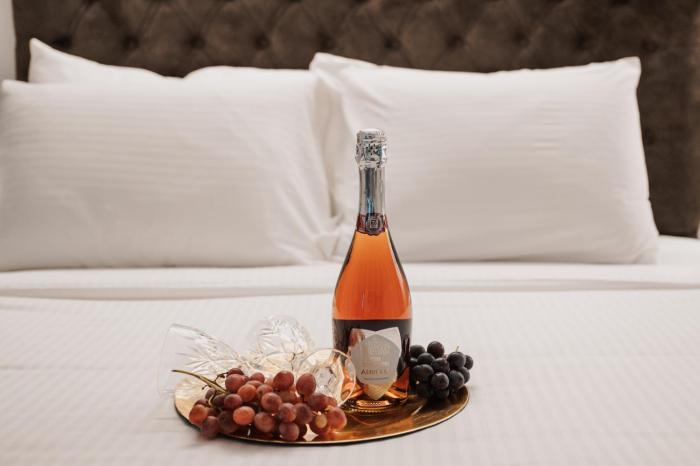 cens bronze luxury suites