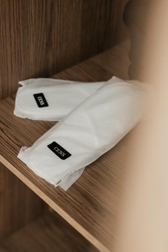 cens bronze luxury suites