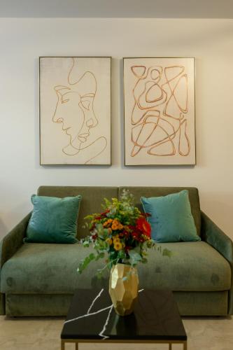 cens bronze luxury suites