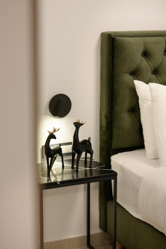 cens bronze luxury suites