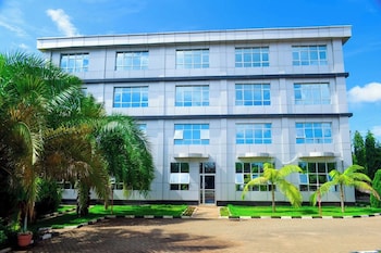 kelvian hotel wote