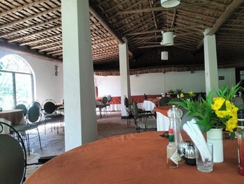 tsavo inn mtito andei