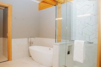 Azuridge Estate Hotel,,3 star