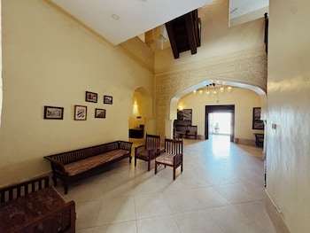 stonetown tides hotel
