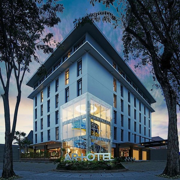 artotel surabaya